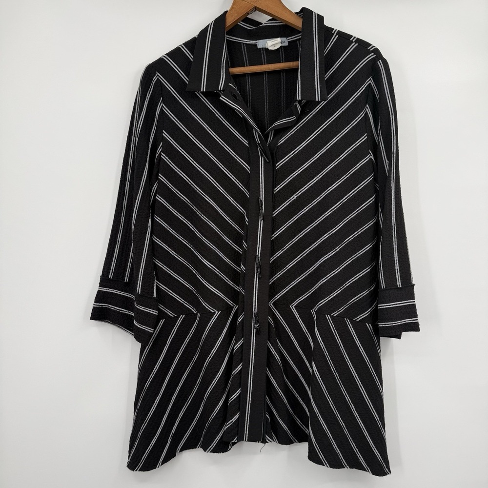 Moonlight‎ Shirt Top Womens Medium Black Tunic Button-Up Textured Toggle Boxy